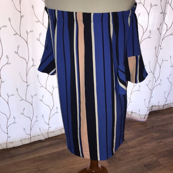 Romeo & Juliet Couture Dresses & Skirts - Romeo & Juliet Off the Shoulder a Striped Dress!